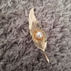 Vintage Minimalist Gold Feather & Pearl Pin Brooch
